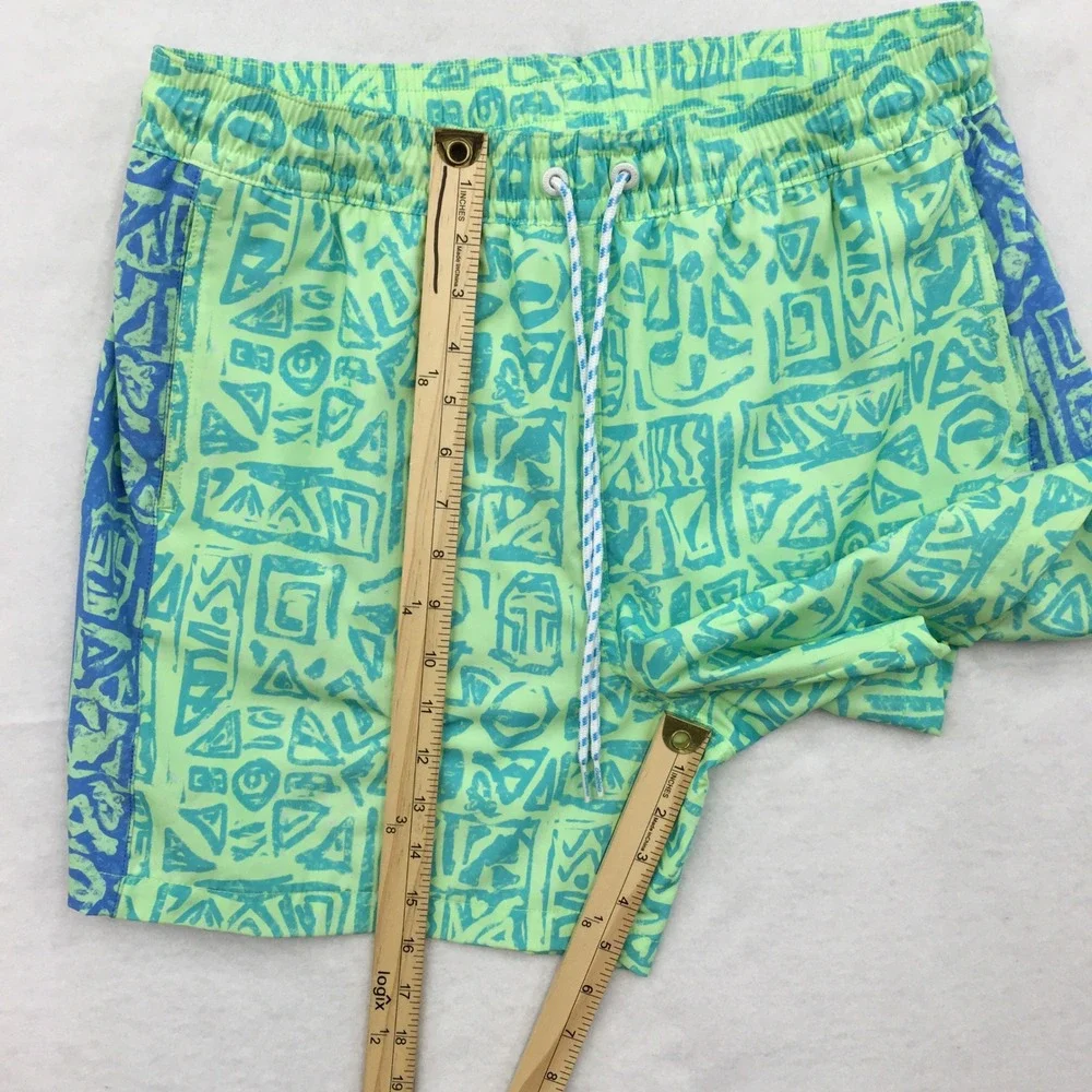Chubbies Mens Swim Trunks Large 5.5 Inseam Green Blue Tiki Tribal Board Shorts
